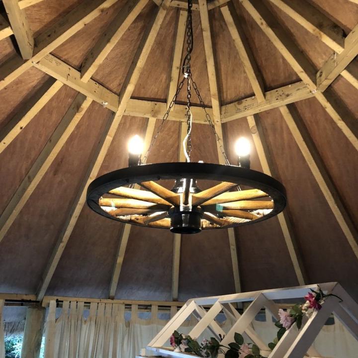 Полилеи от автентични реставрирани колела от каруца!