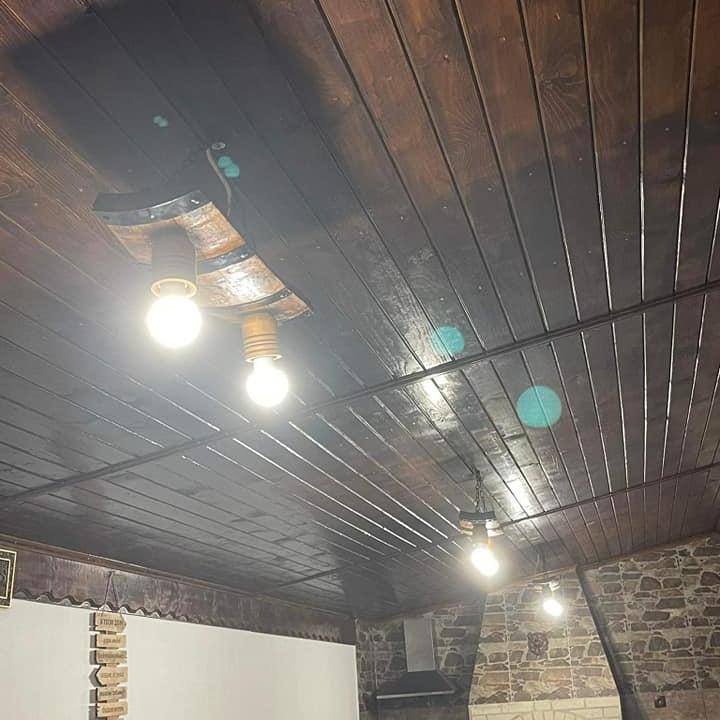 Полилеи от автентични дъбови бъчви с 2 ръчно изработени дървени чашки!