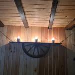 Рафт-лампи от автентични колела от каруца с 3 ръчно изработени дървени чашки!