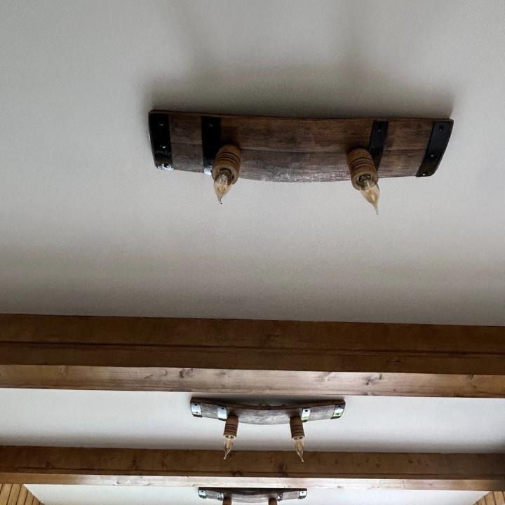 Полилеи от автентични дъбови бъчви с 2 ръчно изработени дървени чашки!