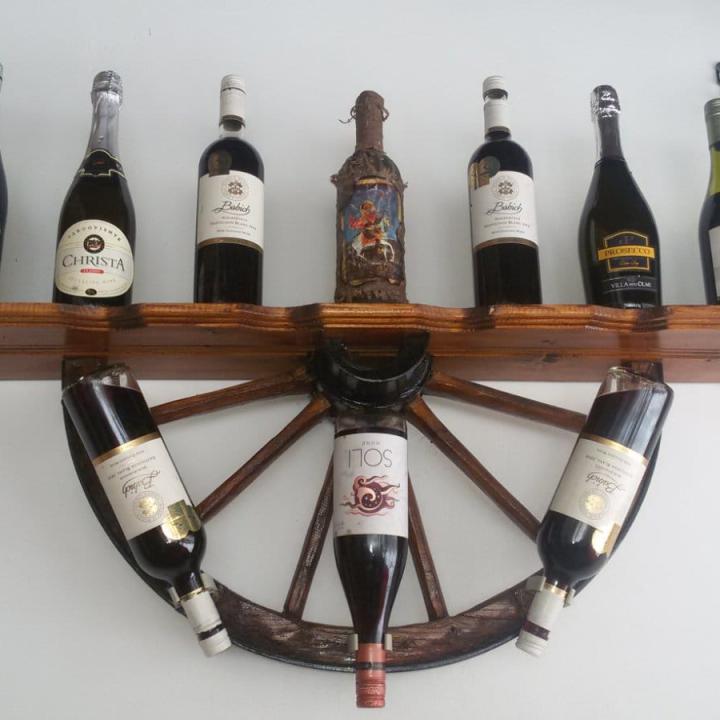 Рафт-етажерки от колела на каруца с приставки за бутилки вино!