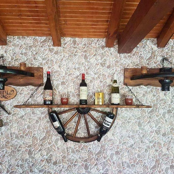 Рафт-етажерки от колела на каруца с приставки за бутилки вино!