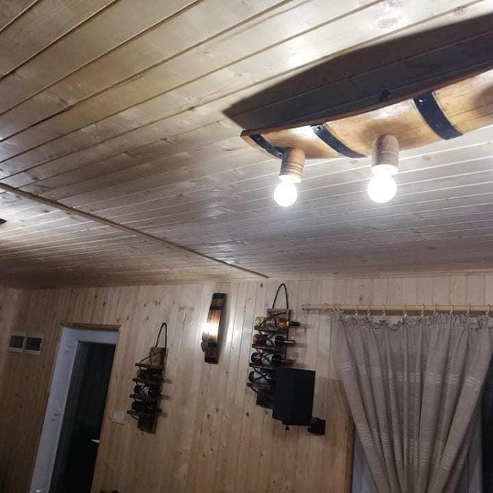 Полилеи от автентични дъбови бъчви с 3  ръчно изработени дървени чашки!