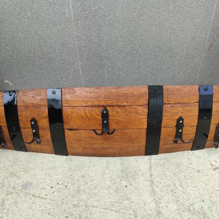 Закачалки от автентични реставрирани дъбови бъчви с ръчно ковани окачвачи-хоризонтални!