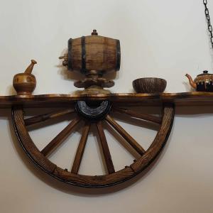 Рафт-етажерки  от автентични реставрирани колела от каруца!