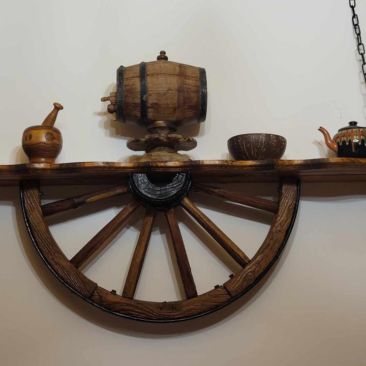 Рафт-етажерки  от автентични реставрирани колела от каруца!