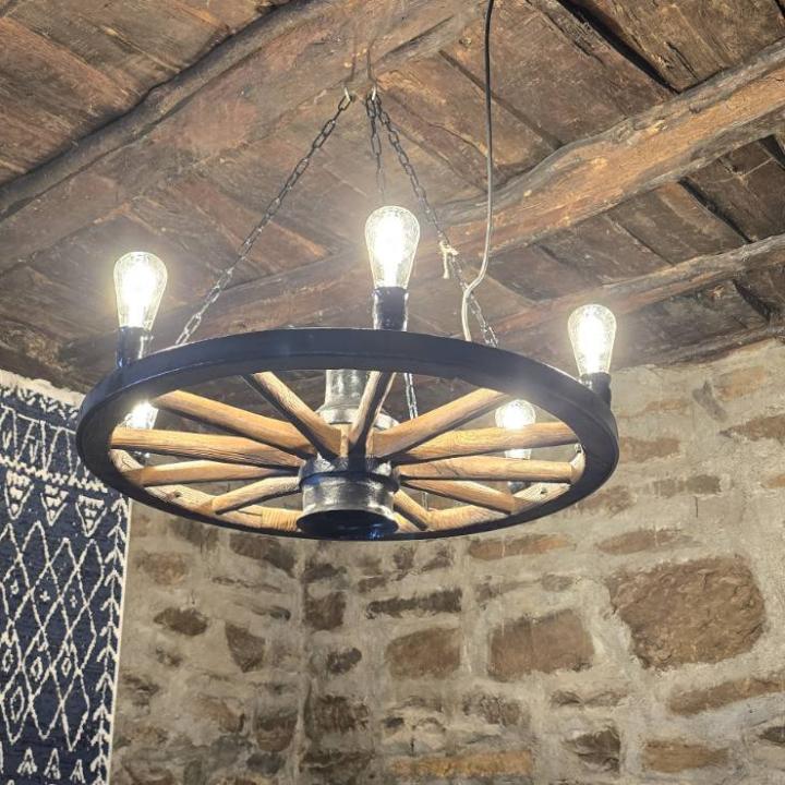 Полилеи от автентични реставрирани колела от каруца!