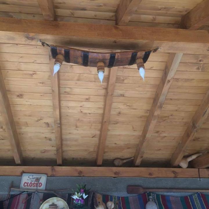 Полилеи от автентични дъбови бъчви с 3  ръчно изработени дървени чашки!