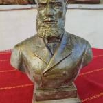 Бюст на Христо Ботев от лят бетон по калъп на майстор!