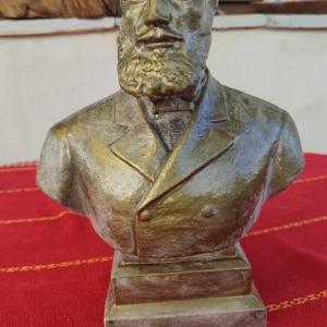 Бюст на Христо Ботев от лят бетон по калъп на майстор!