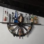 Рафт-етажерки от колела на каруца с приставки за бутилки вино!