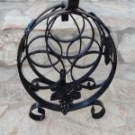 Красива стойка за вино 🍷 от ковано желязо с орнаменти!