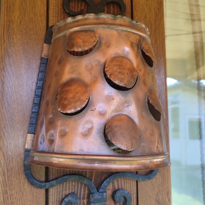 Старинни стенни лампи аплици с метални капаци в меден цвят и ковано желязо!