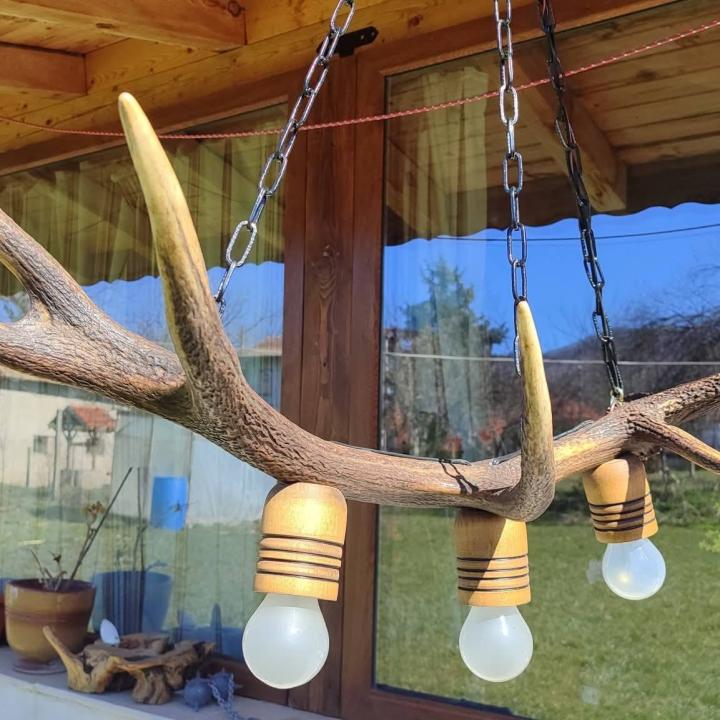 Ръчно изработен полилей от рога на елен с 3 ръчно изработени дървени чашки!