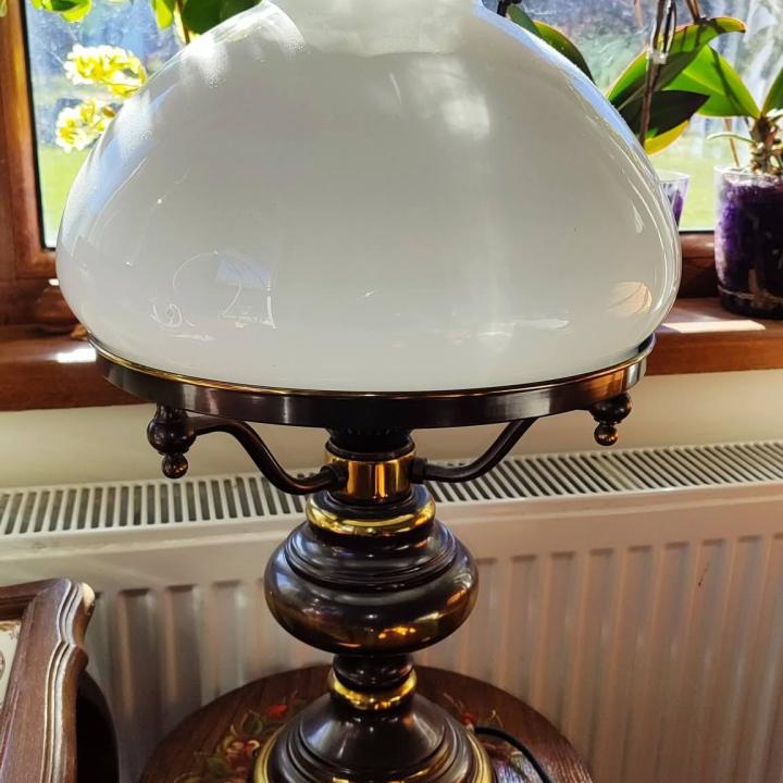 Уникална голяма настолна лампа с две стъкленици!