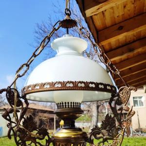 Красив старинен месингов полилей с две стъкленици!