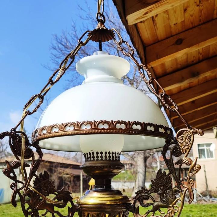 Красив старинен месингов полилей с две стъкленици!