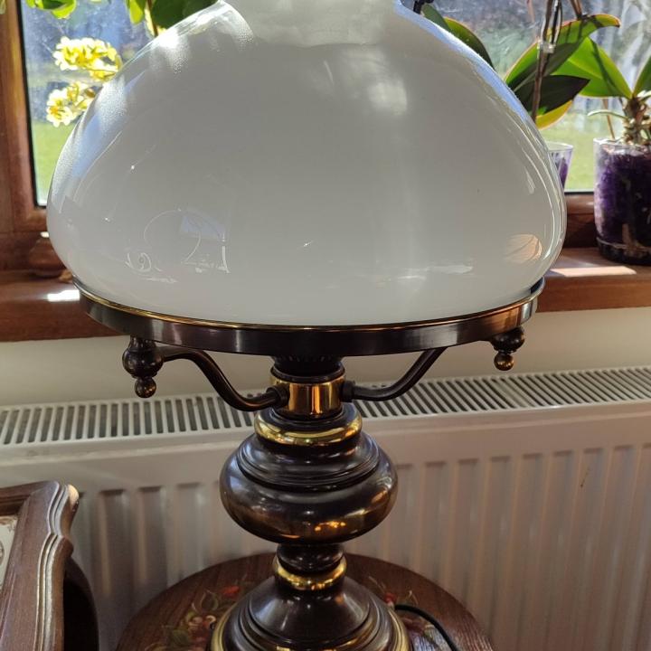 Уникална голяма настолна лампа с две стъкленици!